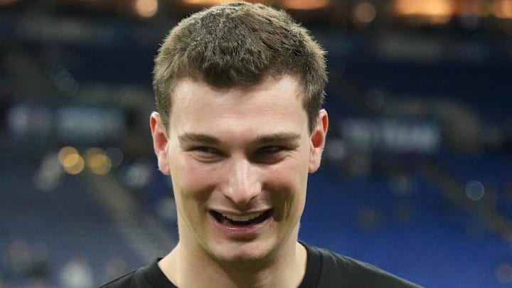  Indiana quarterback Fernando Mendoza 