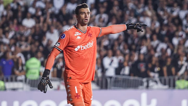 Léo Jardim é titular absoluto do Vasco