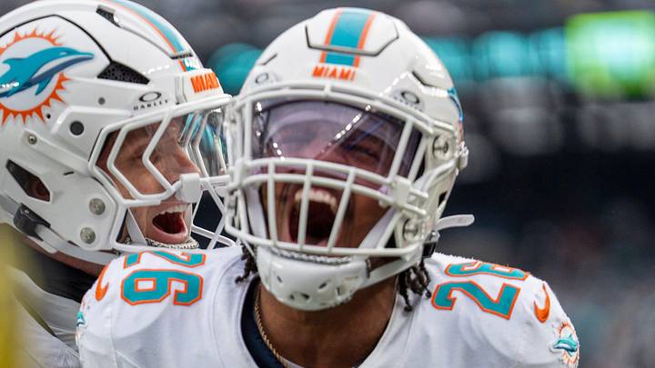 Miami Dolphins defensive back Rasul Douglas Miami Dolphins defensive back Rasul Douglas