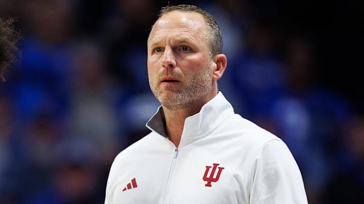 Indiana Hoosiers coach Darian DeVries against the Kentucky Wildcats at Rupp Arena at Central Bank Center. Indiana Hoosiers coach Darian DeVries against the Kentucky Wildcats at Rupp Arena at Central Bank Center.