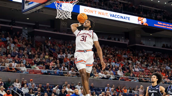 Auburn Tigers forward Chaney Johnson (31) dunks the ball on a fast break as Auburn Tigers take on Georgia State Panthers.