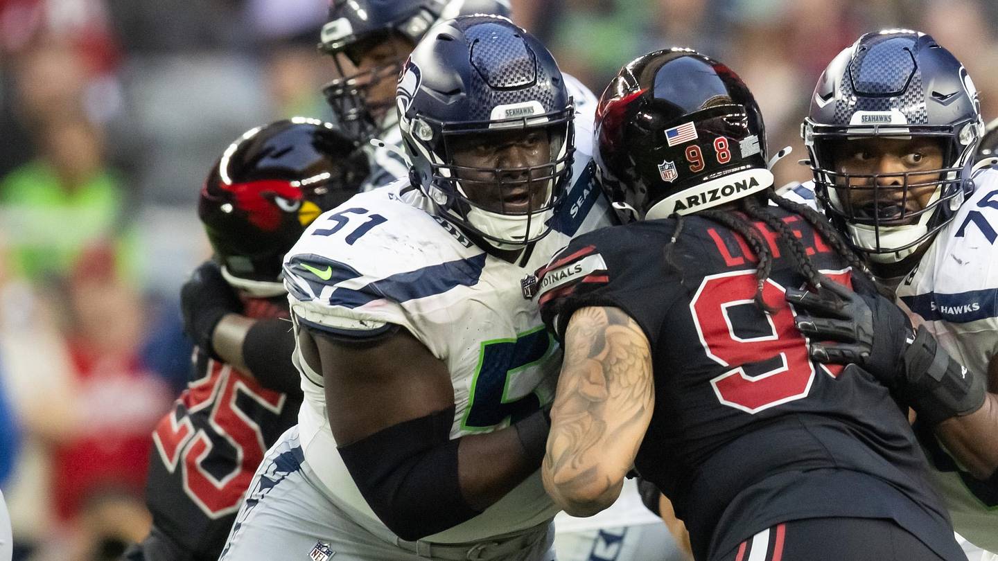Why the Seattle Seahawks Shouldn't Trade Olu Oluwatimi