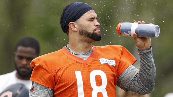 Jun 3, 2025; Lake Forest, IL, USA; Chicago Bears quarterback Caleb Williams (18) cools off during minicamp at Halas Hall. Mandatory Credit: Kamil Krzaczynski-Imagn Images Jun 3, 2025; Lake Forest, IL, USA; Chicago Bears quarterback Caleb Williams (18) cools off during minicamp at Halas Hall. Mandatory Credit: Kamil Krzaczynski-Imagn Images