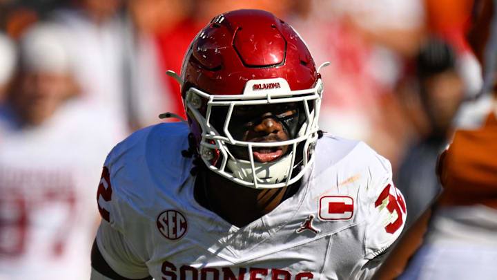 Oct 11, 2025; Dallas, Texas, USA; Oklahoma Sooners defensive lineman R Mason Thomas (32) during the game between the Texas Longhorns and the Oklahoma Sooners at the Cotton Bowl. Mandatory Credit: Jerome Miron-Imagn Images