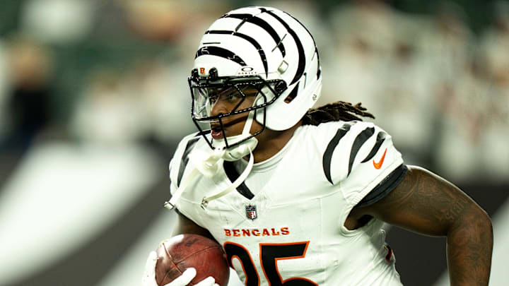 Cincinnati Bengals running back Tahj Brooks (25) runs the ball before the NFL game between the Cincinnati Bengals and Pittsburgh Steelers at Paycor Stadium in Cincinnati on Oct. 16, 2025.