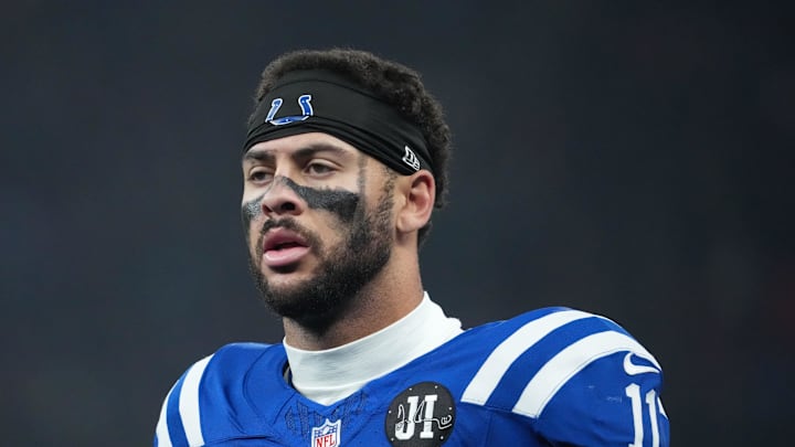 Indianapolis Colts wide receiver Michael Pittman Jr. warms up
