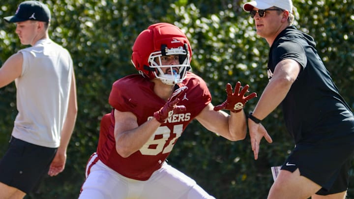 Oklahoma tight end Rocky Beers prepares to catch a pass in practice. Oklahoma tight end Rocky Beers prepares to catch a pass in practice.