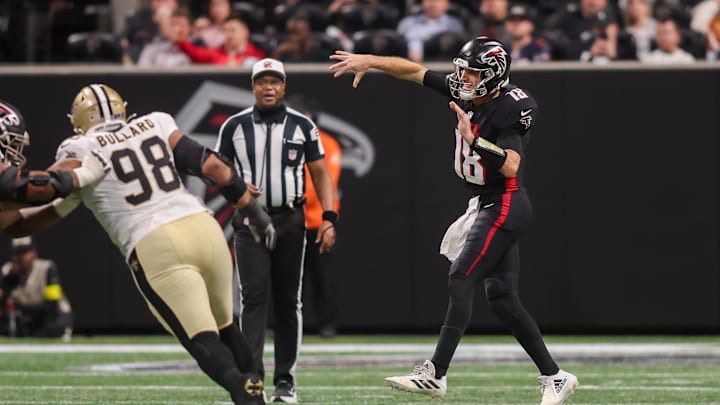 Jan 4, 2026; Atlanta, Georgia, USA; Atlanta Falcons quarterback Kirk Cousins (18) throws a pass against the New Orleans Saints in the fourth quarter at Mercedes-Benz Stadium. Mandatory Credit: Brett Davis-Imagn Images
Jan 4, 2026; Atlanta, Georgia, USA; Atlanta Falcons quarterback Kirk Cousins (18) throws a pass against the New Orleans Saints in the fourth quarter at Mercedes-Benz Stadium. Mandatory Credit: Brett Davis-Imagn Images
