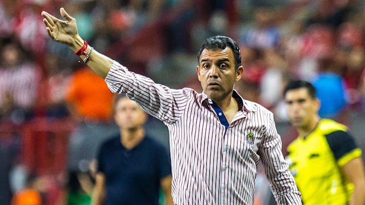 El técnico Ricardo Cadena volvió al camino de la victoria con Chivas.
