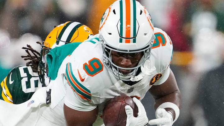 Miami Dolphins tight end Jonnu Smith (9) is tackled by Green Bay Packers safety Xavier McKinney in 2024.