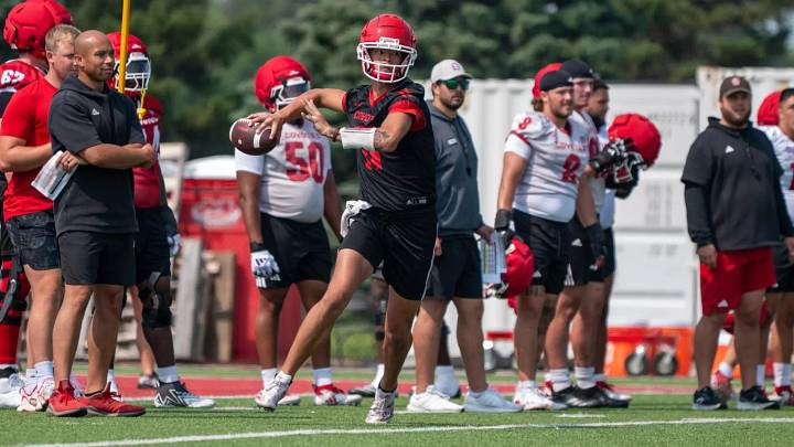 South Dakota quarterback Austyn Modrzewski South Dakota quarterback Austyn Modrzewski