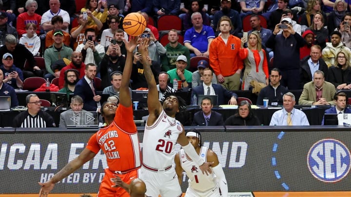 Illinois Fighting Illini forward Dain Dainja reaches for the opening tip-off against Arkansas Razorbacks forward Kamani Johnson during the first half at Wells Fargo Arena. Illinois Fighting Illini forward Dain Dainja reaches for the opening tip-off against Arkansas Razorbacks forward Kamani Johnson during the first half at Wells Fargo Arena.