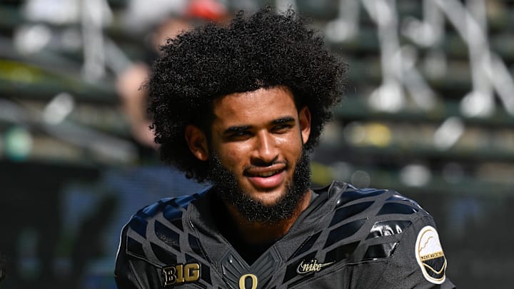 Sep 20, 2025; Eugene, Oregon, USA; Oregon Ducks quarterback Dante Moore (5) warms up before the game against the Oregon State Beavers at Autzen Stadium. Mandatory Credit: Troy Wayrynen-Imagn Images Sep 20, 2025; Eugene, Oregon, USA; Oregon Ducks quarterback Dante Moore (5) warms up before the game against the Oregon State Beavers at Autzen Stadium. Mandatory Credit: Troy Wayrynen-Imagn Images
