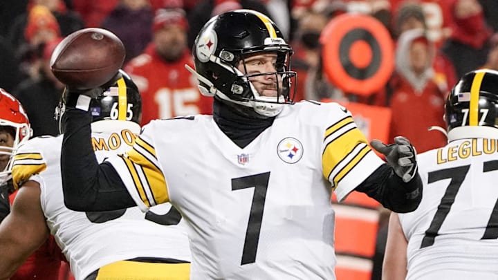 Jan 16, 2022; Kansas City, Missouri, USA; Pittsburgh Steelers quarterback Ben Roethlisberger (7) throws a pass against the Kansas City Chiefs in an AFC Wild Card playoff football game at GEHA Field at Arrowhead Stadium. Mandatory Credit: Denny Medley-Imagn Imagesdd Jan 16, 2022; Kansas City, Missouri, USA; Pittsburgh Steelers quarterback Ben Roethlisberger (7) throws a pass against the Kansas City Chiefs in an AFC Wild Card playoff football game at GEHA Field at Arrowhead Stadium. Mandatory Credit: Denny Medley-Imagn Imagesdd