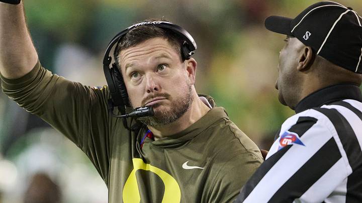 Nov 14, 2025; Eugene, Oregon, USA; Oregon Ducks head coach Dan Lanning calls for a time out during the first half against the Minnesota Golden Gophers at Autzen Stadium. Mandatory Credit: Troy Wayrynen-Imagn Images Nov 14, 2025; Eugene, Oregon, USA; Oregon Ducks head coach Dan Lanning calls for a time out during the first half against the Minnesota Golden Gophers at Autzen Stadium. Mandatory Credit: Troy Wayrynen-Imagn Images