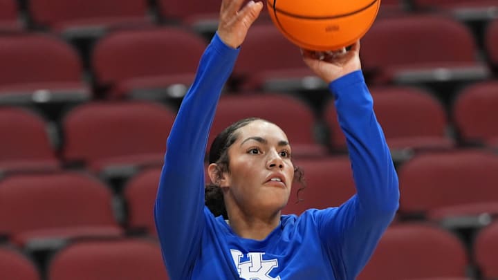 Kentucky’s Asia Boone warms up before the game against Louisville in the KFC Yum! Center. 
November 22, 2025