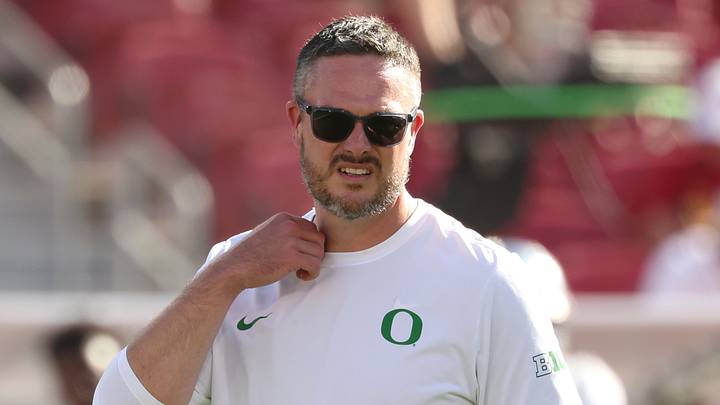 Sep 26, 2026; Los Angeles, California, USA; Oregon Ducks head coach Dan Lanning looks on before a game against the USC Trojans at United Airlines Field at Los Angeles Memorial Coliseum. Mandatory Credit: Kiyoshi Mio-Imagn Images Sep 26, 2026; Los Angeles, California, USA; Oregon Ducks head coach Dan Lanning looks on before a game against the USC Trojans at United Airlines Field at Los Angeles Memorial Coliseum. Mandatory Credit: Kiyoshi Mio-Imagn Images