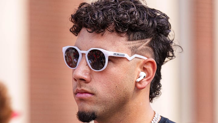 oregon ducks dylan raiola transfer portal dan lanning quarterback dante moore heisman trophy big ten nebraska cornhuskers