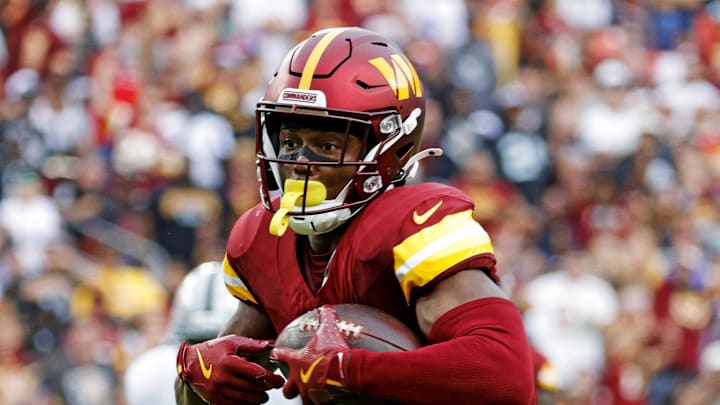 Washington Commanders wide receiver Terry McLaurin runs the ball against Las Vegas Raiders safety Isaiah Pola-Mao.