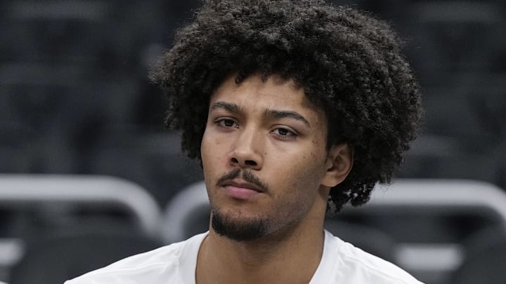 Milwaukee Bucks center Jericho Sims (00) during warmups prior to the game against the Philadelphia 76ers at Fiserv Forum on February 9, 2025.