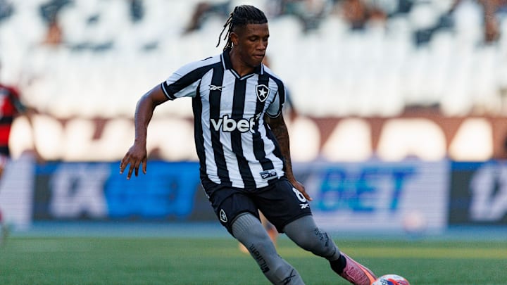 Botafogo, de Danilo, entra em campo neste meio de semana