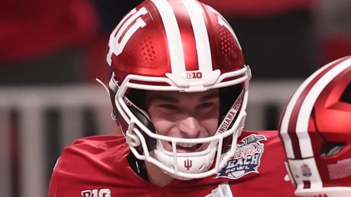Jan 9, 2026; Atlanta, GA, USA; Indiana Hoosiers quarterback Fernando Mendoza (15) celebrates a touchdown against the Oregon Ducks with offensive lineman Bray Lynch (74) during the second half of the 2025 Peach Bowl and semifinal game of the College Football Playoff at Mercedes-Benz Stadium. Mandatory Credit: Brett Davis-Imagn Images