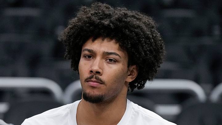 Milwaukee Bucks center Jericho Sims (00) during warmups prior to the game against the Philadelphia 76ers at Fiserv Forum on February 9, 2025.