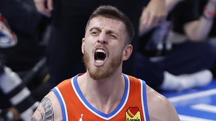 Dec 10, 2024; Oklahoma City, Oklahoma, USA; Oklahoma City Thunder center Isaiah Hartenstein (55) reacts after dunking against the Dallas Mavericks during the third quarter at Paycom Center. Mandatory Credit: Alonzo Adams-Imagn Images Dec 10, 2024; Oklahoma City, Oklahoma, USA; Oklahoma City Thunder center Isaiah Hartenstein (55) reacts after dunking against the Dallas Mavericks during the third quarter at Paycom Center. Mandatory Credit: Alonzo Adams-Imagn Images