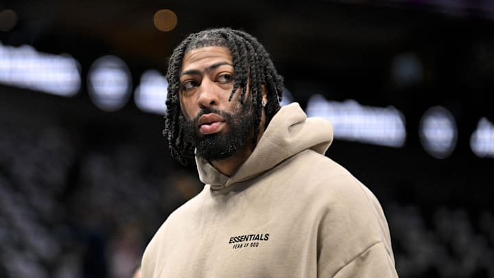 Dallas Mavericks forward Anthony Davis sits on the sidelines with an injury.