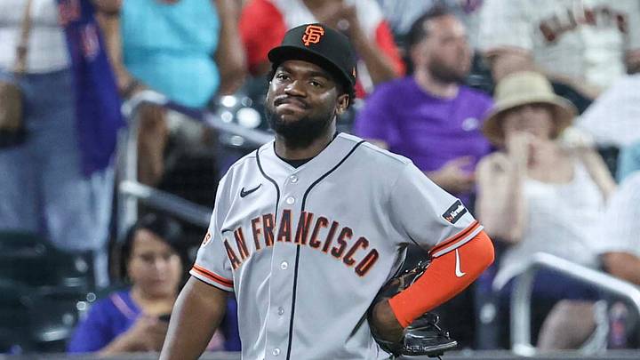 New York City, New York, USA;  San Francisco Giants third baseman Osleivis Basabe (39) reacts after not making a play on a ball hit for an infield single in the seventh inning against the New York Mets at Citi Field.  Mandatory Credit: Wendell Cruz-Imagn Images
