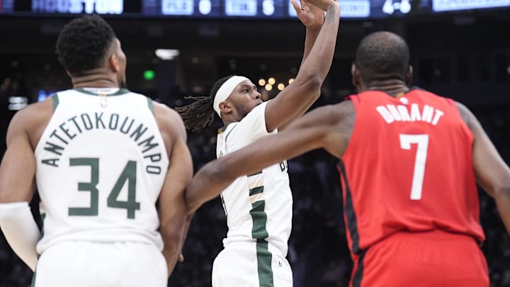 Nov 9, 2025; Milwaukee, Wisconsin, USA; Milwaukee Bucks center Myles Turner (3) puts up a shot as Milwaukee Bucks forward Giannis Antetokounmpo (34) and Houston Rockets forward Kevin Durant (7) look on in the second half at Fiserv Forum. Mandatory Credit: Michael McLoone-Imagn Images Nov 9, 2025; Milwaukee, Wisconsin, USA; Milwaukee Bucks center Myles Turner (3) puts up a shot as Milwaukee Bucks forward Giannis Antetokounmpo (34) and Houston Rockets forward Kevin Durant (7) look on in the second half at Fiserv Forum. Mandatory Credit: Michael McLoone-Imagn Images