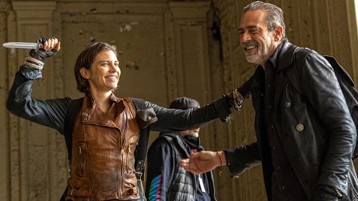 BTS, Lauren Cohan as Maggie Rhee, Jeffrey Dean Morgan as Negan - The Walking Dead: Dead City season 1 BTS, Lauren Cohan as Maggie Rhee, Jeffrey Dean Morgan as Negan - The Walking Dead: Dead City season 1