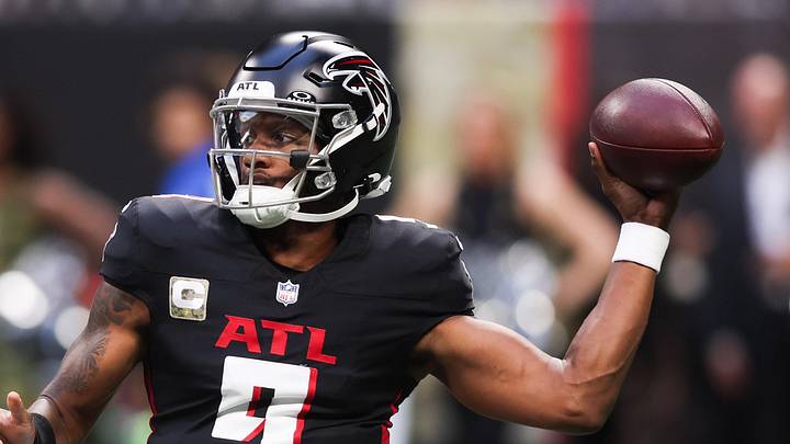 Nov 16, 2025; Atlanta, Georgia, USA; Atlanta Falcons quarterback Michael Penix Jr. (9) throws the ball in the third quarter against the Carolina Panthers at Mercedes-Benz Stadium. Mandatory Credit: Brett Davis-Imagn Images