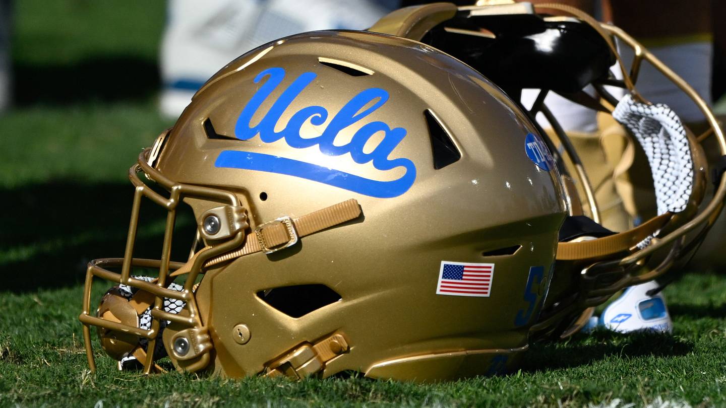 The Interesting Dilemma Among UCLA's Quarterback Room