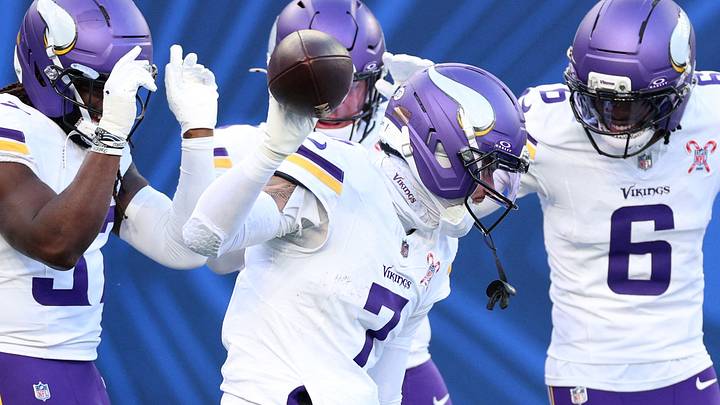 Minnesota Vikings cornerback Byron Murphy (7) reacts after a turnover against the New York Giants during the first half at MetLife Stadium. Mandatory Credit: Vincent Carchietta-Imagn Images Minnesota Vikings cornerback Byron Murphy (7) reacts after a turnover against the New York Giants during the first half at MetLife Stadium. Mandatory Credit: Vincent Carchietta-Imagn Images