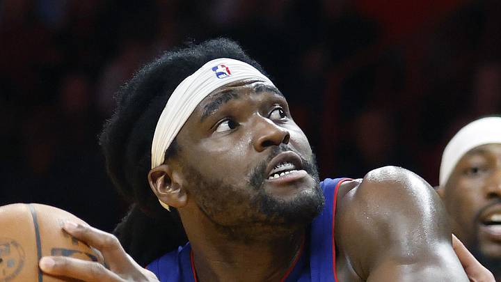 Mar 8, 2026; Miami, Florida, USA;  Miami Heat center Kel'el Ware (7) defends Detroit Pistons forward Isaiah Stewart (28) during the second half at Kasey Center. Mandatory Credit: Rhona Wise-Imagn Images