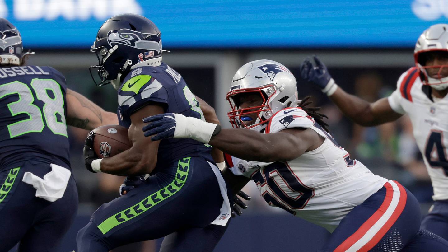Rookies dei Patriots in azione durante la partita contro i Seahawks a Seattle