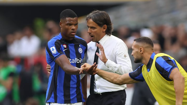 Simone Inzaghi a colloquio con Denzel Dumfries