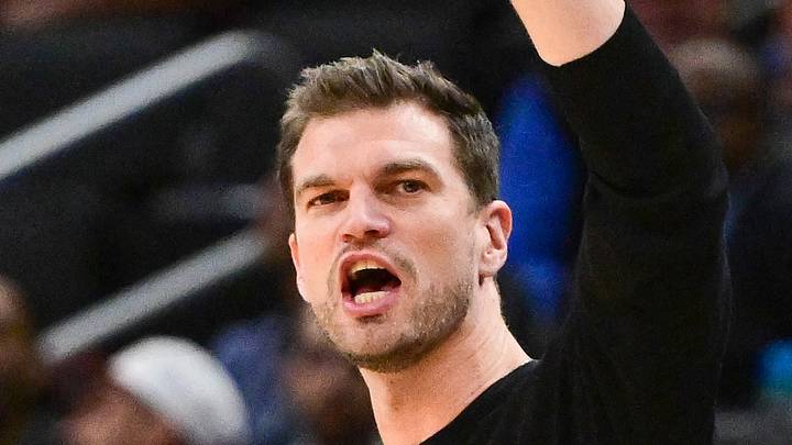 Oct 14, 2026; Milwaukee, Wisconsin, USA; Chicago Bulls head coach Tiago Splitter calls a play in the third quarter against the Milwaukee Bucks at Fiserv Forum. Mandatory Credit: Benny Sieu-Imagn Images, Oct 14, 2026; Milwaukee, Wisconsin, USA; Chicago Bulls head coach Tiago Splitter calls a play in the third quarter against the Milwaukee Bucks at Fiserv Forum. Mandatory Credit: Benny Sieu-Imagn Images,
