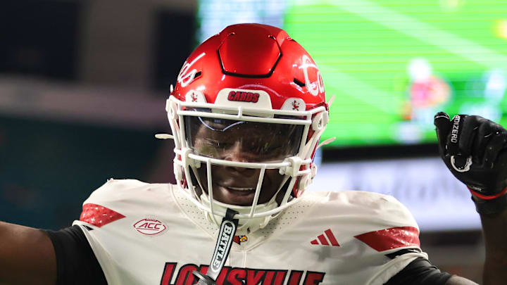 Louisville Cardinals wide receiver Chris Bell celebrates