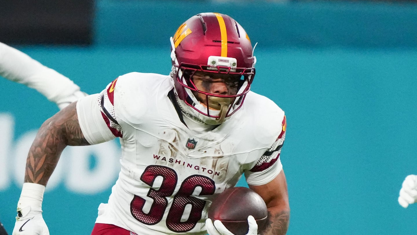 Chris Rodriguez Jr . Named Commander Unsung Hero of 2025