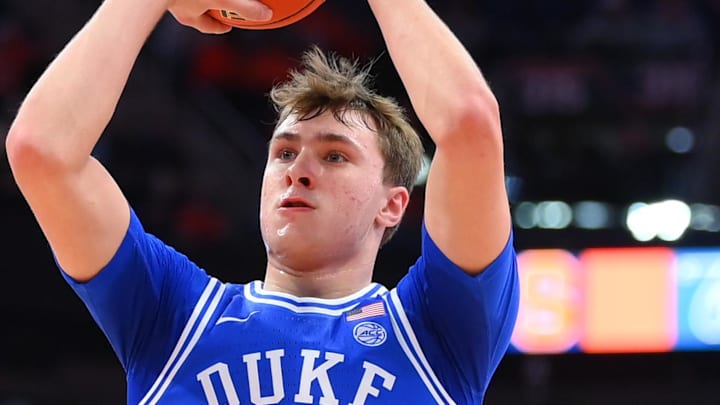 Feb 5, 2025; Syracuse, New York, USA; Duke Blue Devils guard Cooper Flagg (2) shoots against Syracuse Orange forward Petar Majstorovic (6) during the first half at the JMA Wireless Dome. Mandatory Credit: Rich Barnes-Imagn Images Feb 5, 2025; Syracuse, New York, USA; Duke Blue Devils guard Cooper Flagg (2) shoots against Syracuse Orange forward Petar Majstorovic (6) during the first half at the JMA Wireless Dome. Mandatory Credit: Rich Barnes-Imagn Images