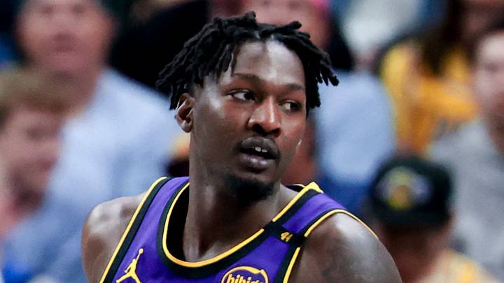 Los Angeles Lakers forward Dorian Finney-Smith (17) against the Dallas Mavericks at American Airlines Center on April 9, 2025. Los Angeles Lakers forward Dorian Finney-Smith (17) against the Dallas Mavericks at American Airlines Center on April 9, 2025.