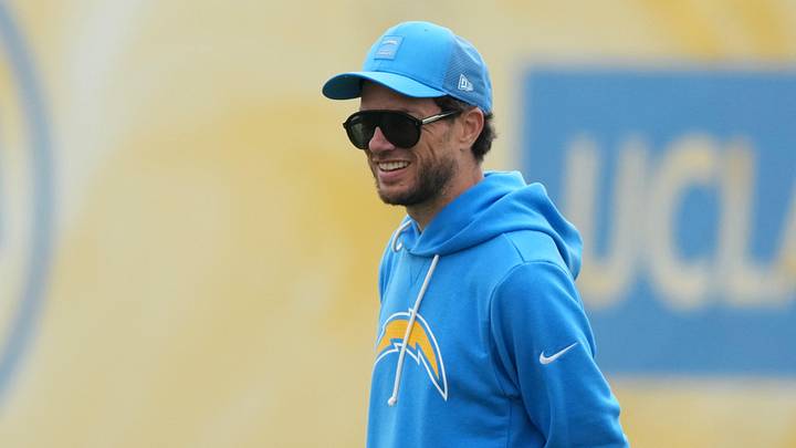 May 11, 2026; El Segundo, CA, USA; Los Angeles Chargers offensive coordinator Mike McDaniel watches during offseason workouts at The Bolt. Mandatory Credit: Kirby Lee-Imagn Images May 11, 2026; El Segundo, CA, USA; Los Angeles Chargers offensive coordinator Mike McDaniel watches during offseason workouts at The Bolt. Mandatory Credit: Kirby Lee-Imagn Images