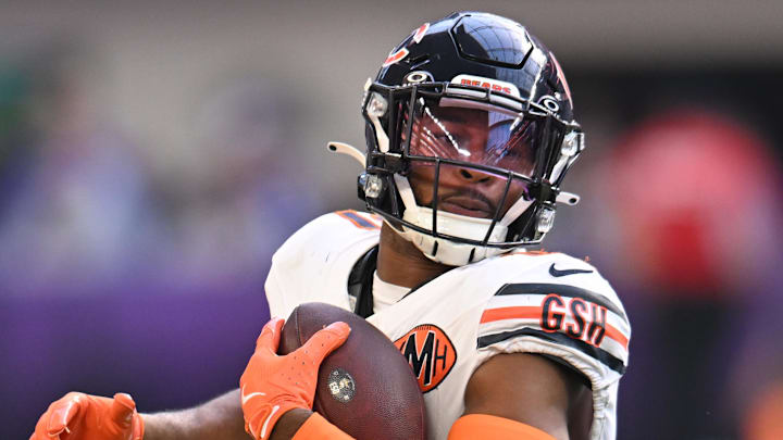 Nov 16, 2025; Minneapolis, Minnesota, USA; Chicago Bears free safety Kevin Byard (31) runs for a gain following an interception during the second quarter against the Minnesota Vikings at U.S. Bank Stadium. Mandatory Credit: Jeffrey Becker-Imagn Images