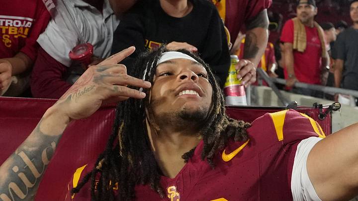 Sep 4, 2026; Los Angeles, California, USA; Southern California Trojans wide receiver Corey Simms (10) poses with fans after the game against the Fresno State Bulldogs at United Airlines Field at Los Angeles Memorial Coliseum. Sep 4, 2026; Los Angeles, California, USA; Southern California Trojans wide receiver Corey Simms (10) poses with fans after the game against the Fresno State Bulldogs at United Airlines Field at Los Angeles Memorial Coliseum.