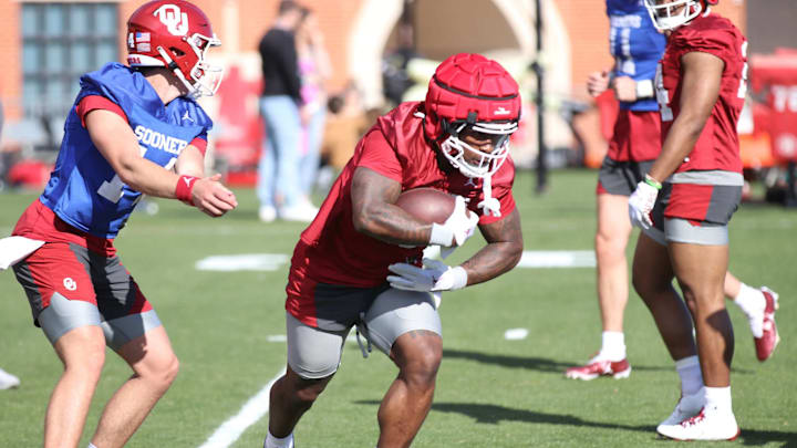 Oklahoma running back Emeka Megwa