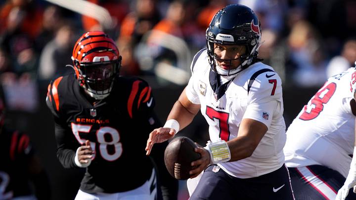 Houston Texans quarterback C.J. Stroud (7) fakes a handoff in the second quarter of a Week 10 NFL football game between the Houston Texans and the Cincinnati Bengals, Sunday, Nov. 12, 2023, at Paycor Stadium in Cincinnati. Houston Texans quarterback C.J. Stroud (7) fakes a handoff in the second quarter of a Week 10 NFL football game between the Houston Texans and the Cincinnati Bengals, Sunday, Nov. 12, 2023, at Paycor Stadium in Cincinnati.