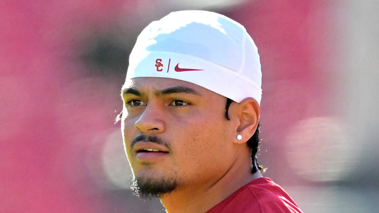 Jayden Maiava Reacts to USC Trojans' Freshmen After Season Opening Victory