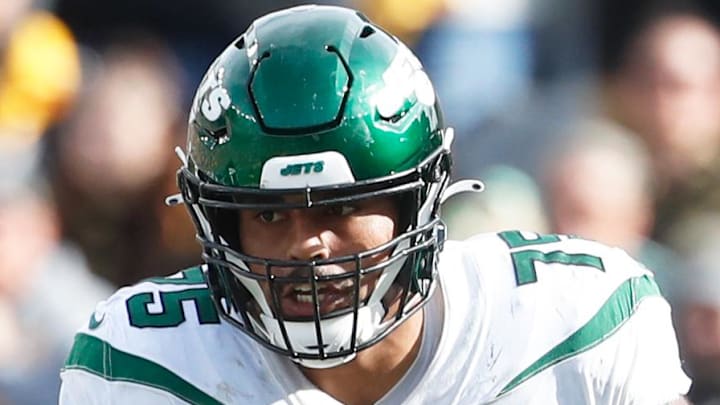 Oct 2, 2022; Pittsburgh, Pennsylvania, USA;  New York Jets guard Alijah Vera-Tucker (75) blocks at the line of scrimmage against the Pittsburgh Steelers during the fourth quarter at Acrisure Stadium. Mandatory Credit: Charles LeClaire-Imagn Images